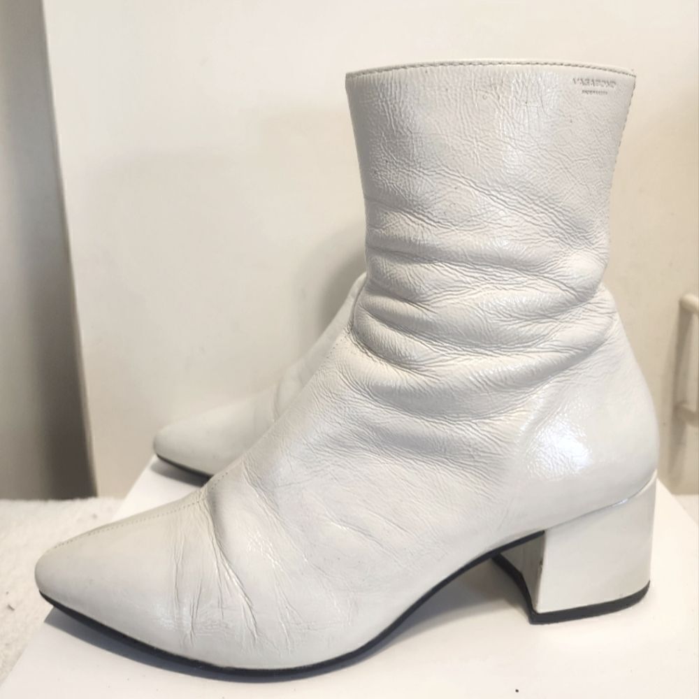 Vagabond Shoemakers "Olivia" Cream Patent Leather Ankle Boots Sz.8/38 Ret. $250